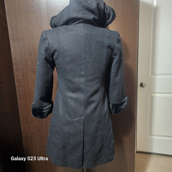 Trilogi Collections coat size 8 toddler dressy coat. - Picture 12 of 13